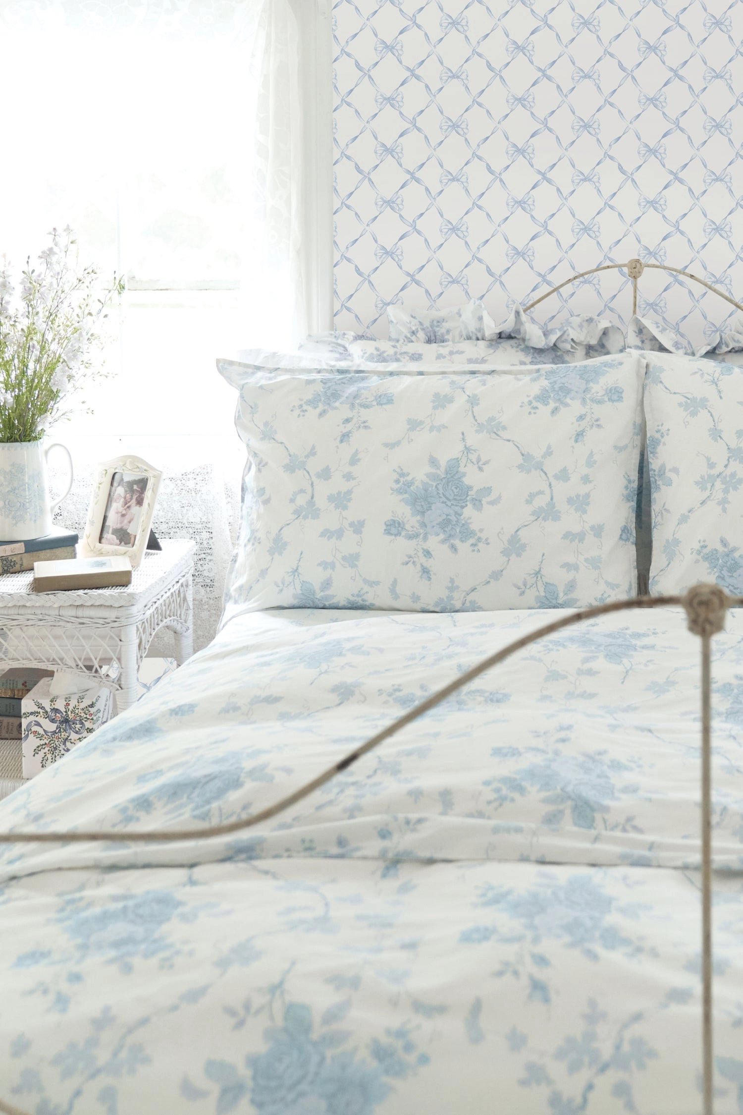 Baby Bow Blue Bella Standard Wallpaper