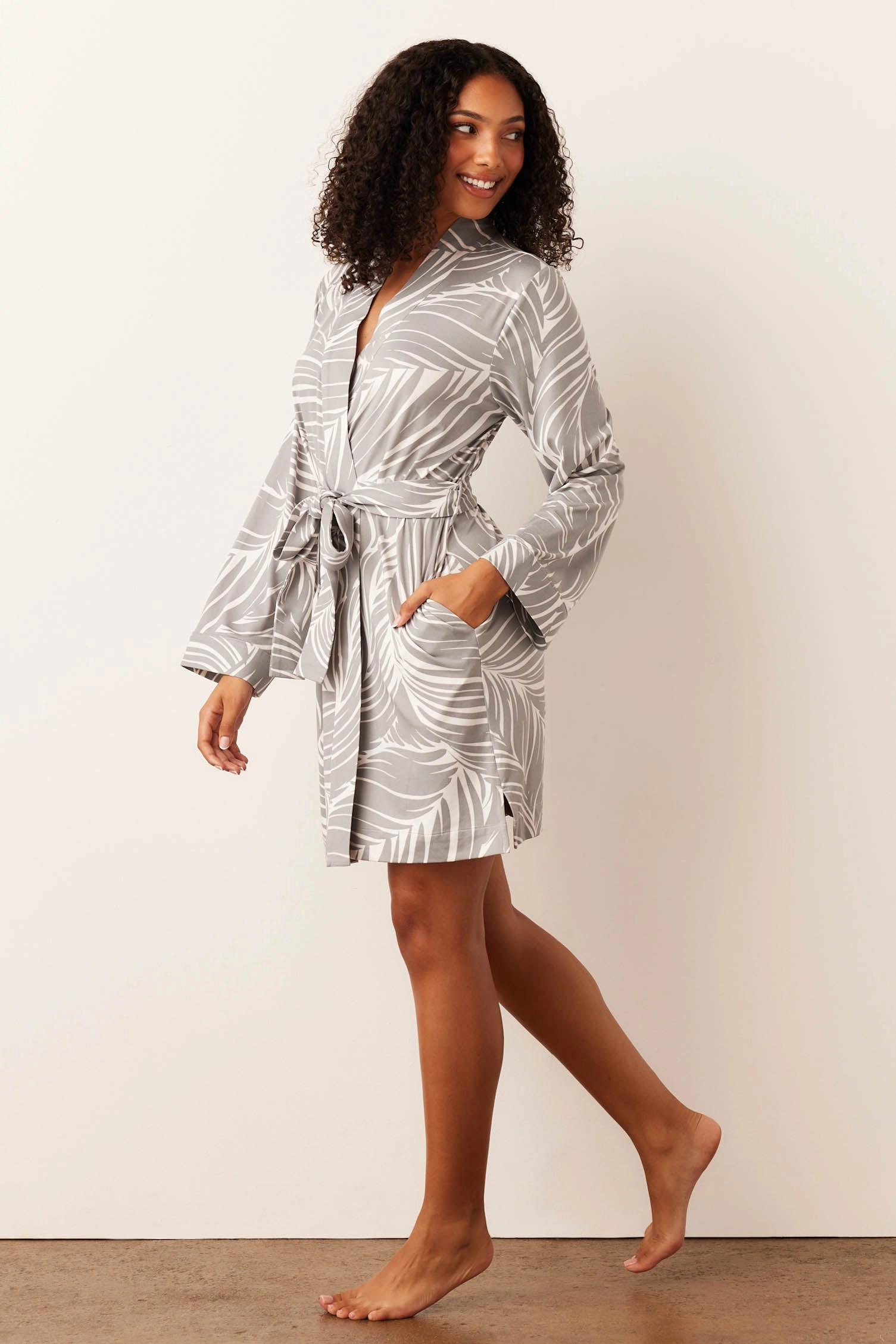 Meadow Classic Short Robe | Whisper