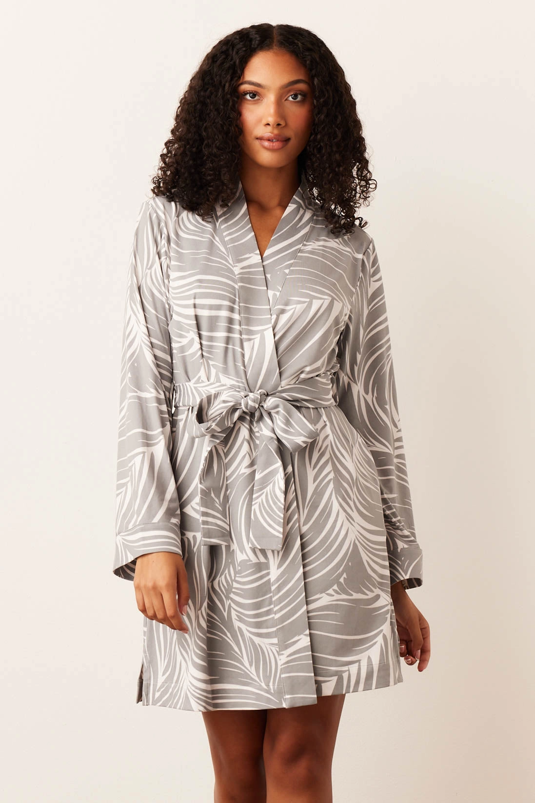Meadow Classic Short Robe | Whisper
